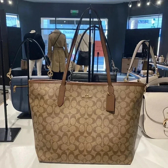 CITY TOTE IN SIGNATURE CANVAS (COACH 5696) - Picture 1 of 9
